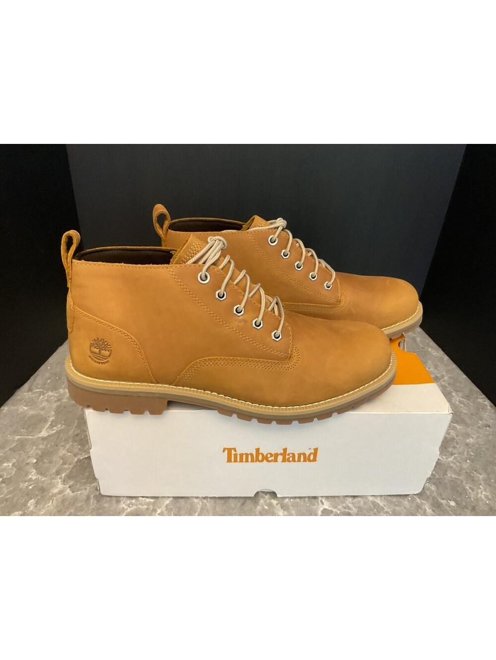 New! Mens Timberland Redwood Falls Mid Waterproof Chukka Wheat Boots. Size 12M.